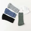 Chaussettes pour hommes anti-dérapant simples hommes coton absorbant la sueur rayé sport bonneterie bout fendu cinq doigts
