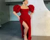 Weinrotes langes Velours-Abendkleid mit Puffärmeln, quadratischem Ausschnitt, hohem Seitenschlitz, bodenlang, Dubai-Party-Abschlussballkleid 2021505