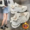 Sapatos casuais plus veludo pai para mulheres 2024 inverno versão coreana quente de alta qualidade rendas até tênis senhoras algodão branco