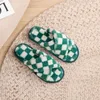 HBP icke-varumärke gränsöverskridande bomulls tofflor Kvinnor Y2K Checkerboard Cross Strap Plush Slippers Womens Home Inomhus tofflor