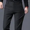 メンズパンツ春2024年春のカジュアルビジネスファッションスリムストレッチ男性スキニーズボンブランド服ブラックブルー
