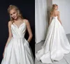 Weiße Satin-Boho-Garten-Brautkleider in A-Linie mit Taschen-Spaghettiträgern, rückenfrei, sexy Plus-Size-Brautkleider, Sweep-Zug, einfache Satin-Roben von Mariee Bride YD