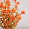 Fiori decorativi Fiori artificiali Fasci di arbusti resistenti ai raggi UV per esterni Piante di fiori finti per la decorazione del giardino di nozze della cucina dell'ufficio