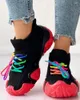Casual skor sneakers kvinnors färgblock andas snörningsplattform kvinnor vulkaniserat mesh stickat