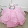 2024 rosa Blumenmädchenkleider Kommunionkleid Juwel abgestufter Tüll Ballkleider Königin Geburtstagskleid handgemachte Blumen Perlen Perlen für Nigeria schwarze Mädchen NF132