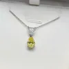 Großhandel einfache ausgefallene Form Birnenschliff Charm Schmuck 10K Gold Diamant Gelb und Weiß Farbe individueller Halskettenanhänger