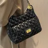 Source Factory Pacchetto di alta qualità Xiaoxiangfeng Borsa da donna di moda Autunno / inverno 2024 Nuova trama Catena a griglia di diamanti Borsa versatile con una spalla per pendolari