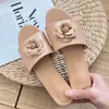 2023 Pantoufles de fleurs de luxe haut de gamme Pantoufles de créateurs Diapositives Sandales Femmes Camellia Chaussures Open Toe Diapositives Femme OutsideHome Pantuflas Sandales Dames Tongs