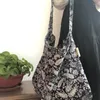 Totes vintage blommig axel crossbody väska för kvinnor retro tunn bomull trasa rese handväska lady stora shoppingväskor 2024 sommar