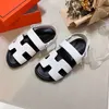 Famosas zapatillas chipre de verano Sandalias Diversión en la piscina Deslizadores planos Italia Perfecto Hombres Mujeres Correas de tobillo de cuero rojo Palo mágico Diseñador Slip-On Novedad Caja de pantuflas EU 35-45