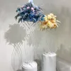 花の丸いスタンド付きの金の花のスタンドウェディングセンターピースウェディングセンターピースウェディングテーブルイベントホテルバンケットウェディングのフラワースタンド