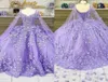 2023 Papillons violet clair dentelle robes de Quinceanera avec capuchon perles chérie tulle long train Pagenat bal doux 16 robe Ba9519607