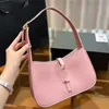 Tygväska Pink Designer Bag Desingers Luxury Handväska Fitcase Make Up Bag Mini Pink Purse Ladies Pu Versatile Shoulder Handväska med bokstavsdetalj grossist