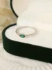 Bagues de cluster 2024 Mode européenne et américaine Vintage Sterling Silver S925 Simple Green Gem J Ring Haute Qualité Lumière Luxe Femme