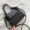 Axelväskor crossbody för kvinnor designer klaff handväskor mode flickor pu läder squre elegant casual väska