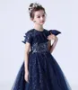 Bellezza Blu navy Tulle/Pizzo Gioiello Applique Perline Treno Abito da ragazza di fiori Abiti da spettacolo per ragazze Abiti da festa/compleanno Gonna da ragazza Personalizzata SZ 2-12 D319023