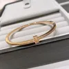 Bracelets de luxe Diamond Fashion Bangle Femmes Hommes Bracelet de créateur unisexe en acier inoxydable plaqué bijoux en or 18 carats cadeau de la Saint-Valentin