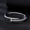 Ontwerper Cartera Strenge selectie van accessoires Kaart Familiearmband Niet-vervagende vrouwelijke 18k Zirkoon Nagel Volledige diamanten armband sieraden