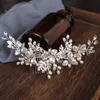 Tiaras weselny kwiat Wedding Wedding Habit Commh Crystal Hair Akcesoria Pearl Bridal Side Woman Kam w kobiecie Y240319