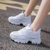 HBP Calzature sportive non di marca Scarpe da corsa da donna 2024 Trend Piattaforma traspirante Solette aumentanti di altezza Scarpe per studenti Scarpe di moda