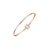 Bracciale rigido con ciondolo di design AA TifanT Love S925 Bracciale doppia T in argento puro con conchiglia bianca Bracciale elettrolitico in oro 18 carati con anello elastico turchese DQQ5