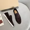 LP Loafers Mocasines Summer Walk Charms Suede Shoes For Men Sneakers Suede Leather Women Luxury Designers Högkvalitativ SLIP på lägenhetsklänning