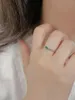 Bagues de cluster 2024 Mode européenne et américaine Vintage Sterling Silver S925 Simple Green Gem J Ring Haute Qualité Lumière Luxe Femme