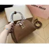 Günstiger Großhandel Begrenzter Ausverkauf 50 % Rabatt Handtasche Herbst/Winter Kleine Tasche Miao Familys Neue Dumpling und vielseitige Brief Handheld Skew Straddle Damen