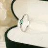 Bagues de cluster 2024 Mode européenne et américaine Vintage Sterling Silver S925 Simple Green Gem J Ring Haute Qualité Lumière Luxe Femme