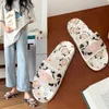 HBP Non-Merk Leuke Koe Print Ontwerp Vrouwen Slippers Zachte Antislip Sandalen Indoor Badkamer Paar Slides Zomer Mode Vrouw Schoenen