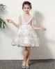 Belle Tulle Blanc Bijou Applique Perles Longueur De Plancher Robe De Fille De Fleur Robes De Concours De Fille Robes De Fête / Anniversaire Jupe De Fille Personnalisée SZ 2-12 D319039