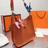 Прямая продажа сумок с фабрики онлайн оптом и в розницу Новая кожаная сумка модная персонализированная сумка через плечо полая женская сумка-ведро