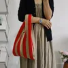 Totes Japan South Contrast Striped Vest Sticked Single Shoulder Tote Bag Woven Portable Shopping Trend Påsar för kvinnor