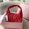 Ucuz Toptan Sınırlı Boşluk% 50 İndirim Çanta Ev Aynı Pileli Bulut Torbası Moda Rhombic Nakış Çanta Bir Omuz Crossbody Hobo