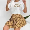 Włoska samica projektantka drukująca z koralikami Zestaw krótkiego rękawu luksusowa koszulka + plisowana spódnica s-2xl damska sukienka plus size