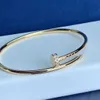 Original 1to1 Cartres Bracelet V Gold Card Home Nail 925 Sterling Argent 18k True Diamond Light Luxe Mode Polyvalent Style Artisanat Cadeau K1IR