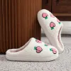 Slippers 2024 Carton Cartoon Peach Cotton Slippers, Nouvel An Panton de coton d'hiver, pantoufles de coton chaud non glissantes, chaussures de coton pour femmes