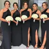 2023 New Black One Shoulder Bridesmaid Dresses Side Split Spring Summer Countryside Garden Formal Wedding Party Guest Gowns Plus S1505672