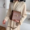 TOTES Women skórzana torba crossbody metalowa klapka zamka Messenger Regulowany pasek Vintage Rupper