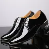 Schoenen 2023 Klassieke mannen Luxe zakenschoenen Derby Gentleman Eervolle Oxford Mens schoenen Red Witte mannen feestschoenen voor mannen Dress schoenen