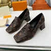 Scarpa abito di lusso Lady a testa quadrata Lettera di tacchi alti grossi Scarpe singoli in pelle genuina Donne Femine lucide