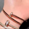 Original 1to1 Cartres Armband High End Gold-Plated STARRY RING MED NAIL OPITION ALBET UNIKT OCH VERSATILE LIGHT Luxurious kan staplas slitna 400C