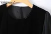 Женская футболка большого размера в европейском стиле, осенняя шифоновая блузка в стиле ретро с бархатными рукавами и круглым краем на спине, украшение на пуговицах, женская блузка 4XLC24319