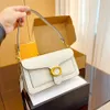 Sıcak Satış Kadın Taban Tasarımcı Çanta Messenger Çantalar Tote Çanta Gerçek Deri Baget Omuz Çantası Ayna Kalite Kare Crossbody Moda Satchel