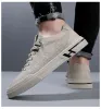 Skor nya skor för män läder casual skor vårvita lägenheter skateboard skor ungdom gata cool slipon sneakers