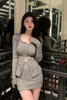 Arbetsklänningar fransk söt tjej stickad kostym kvinnors höst smal passform långärmad enkelbröstad topp lindad höft kort kjol tvådelar