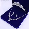 Tiaras Itacazzo Bridal Headwear Set Crown Necklace Earrings Four Piece Fashion Tiaras Suitable for Womens Wedding and Birthday Parties Y240319