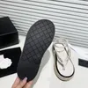 Sandaler kvinnor väver sandal flip-flops designer kedja platt botten fritid mode svart läder sand fiskare