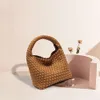 Förvara högkvalitativ designväska vävd handväska med nisch grönsakskorg avancerad känsla hundra veck dragkedja fashionabla en axel crossbody
