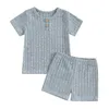 衣料品セット幼児の男の子の夏の衣装ソリッドカラー半袖Tシャツと2ピースの休暇用服セットの弾力性のショートパンツ